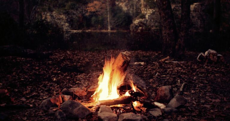 How to Set Up the Perfect Campfire for Cooking, Warmth & Fun